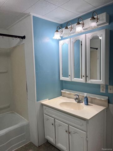 6319 S Washington Avenue, Lansing, MI 48911