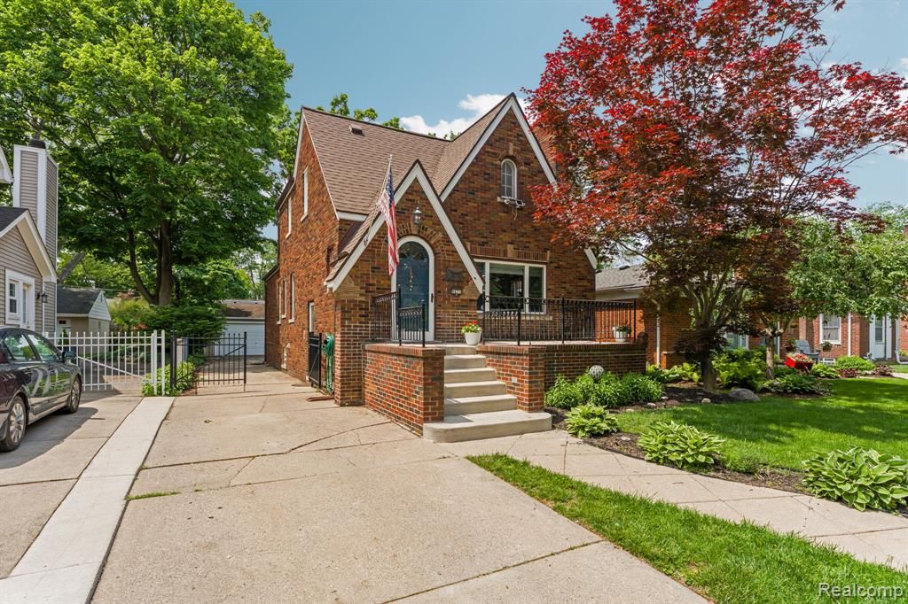 9833 Ingram Street, Livonia, MI 48150