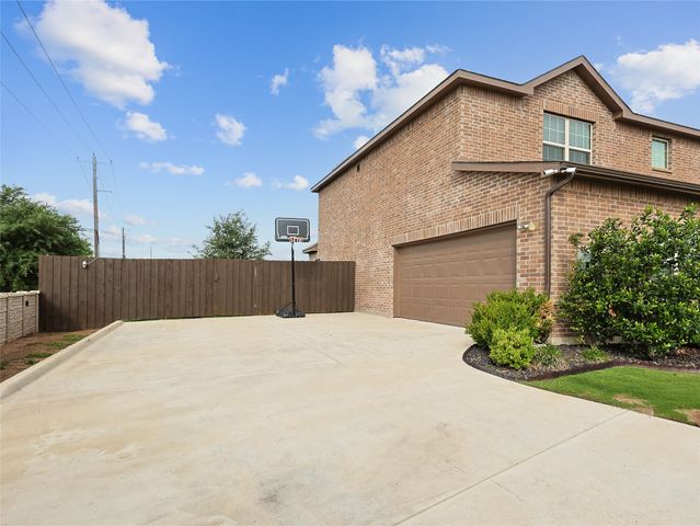1556 Woodlake Drive, Waxahachie, TX 75165