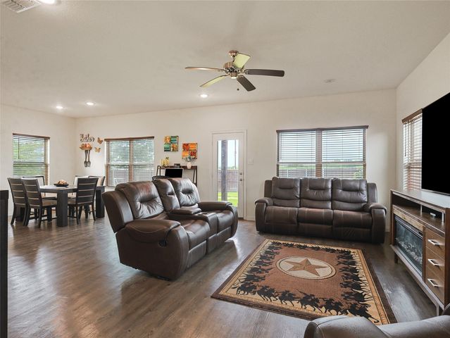 1556 Woodlake Drive, Waxahachie, TX 75165