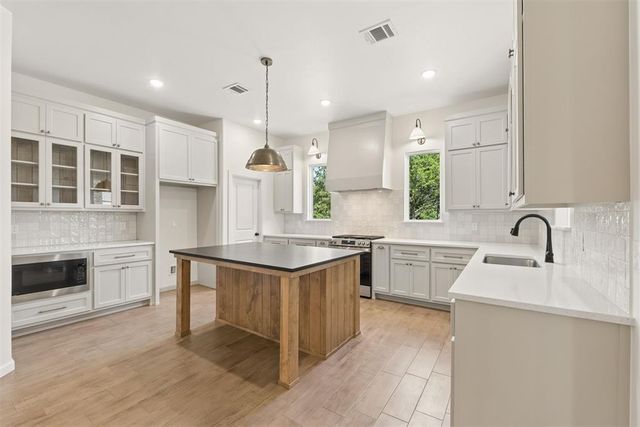 8110 Goldfinch Drive, Guthrie, OK 73044
