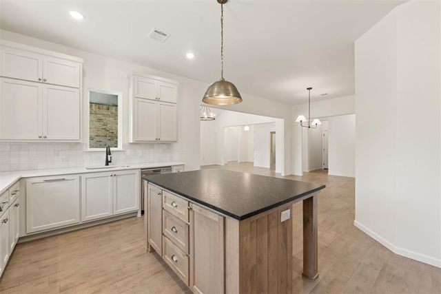 8110 Goldfinch Drive, Guthrie, OK 73044