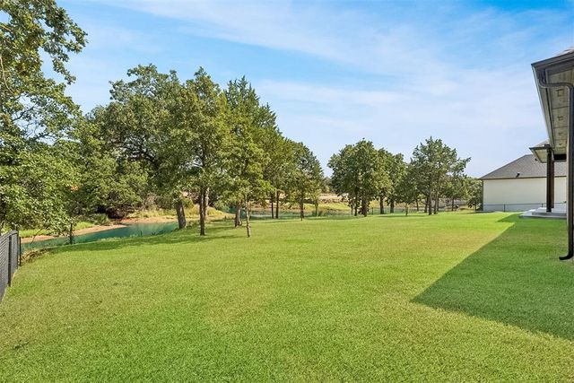 8110 Goldfinch Drive, Guthrie, OK 73044