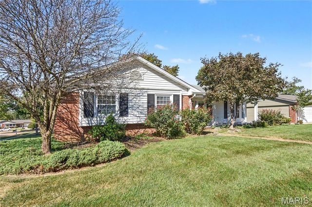 2311 Blue Hill Road, Chesterfield, MO 63017