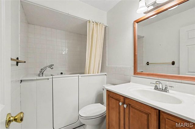 2311 Blue Hill Road, Chesterfield, MO 63017