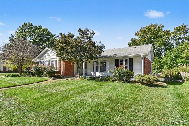 2311 Blue Hill Road, Chesterfield, MO 63017