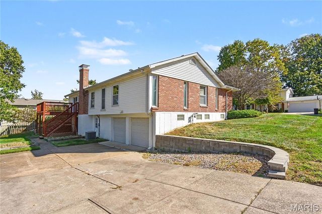 2311 Blue Hill Road, Chesterfield, MO 63017