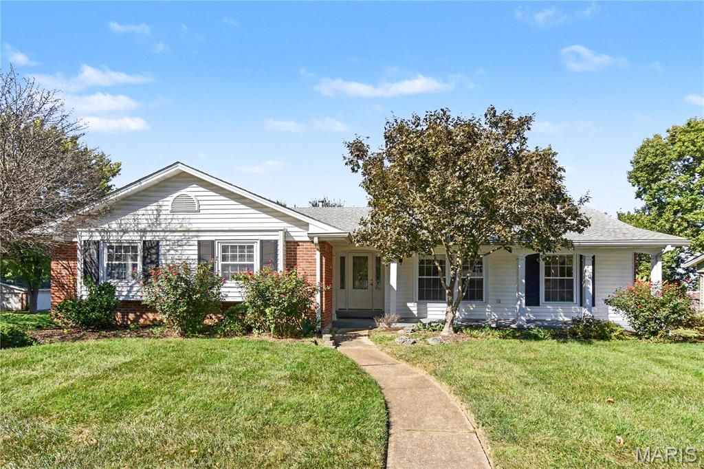 2311 Blue Hill Road, Chesterfield, MO 63017