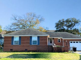 511 W St George Street, Southport, NC 28461