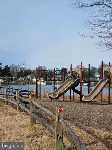 301 OAKWOOD RD, Edgewater, MD 21037