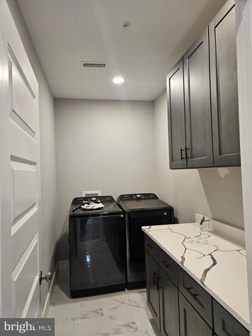 301 OAKWOOD RD, Edgewater, MD 21037