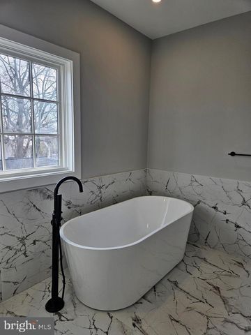 301 OAKWOOD RD, Edgewater, MD 21037