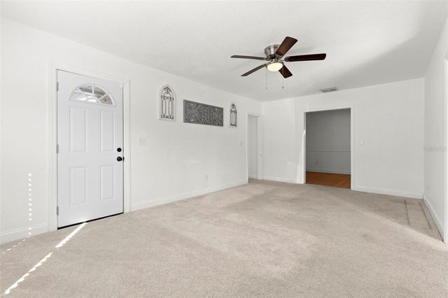 911 W CANDLEWOOD AVENUE, Tampa, FL 33603