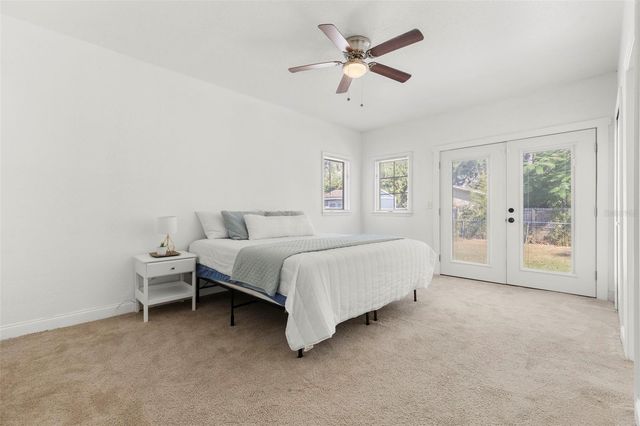 911 W CANDLEWOOD AVENUE, Tampa, FL 33603