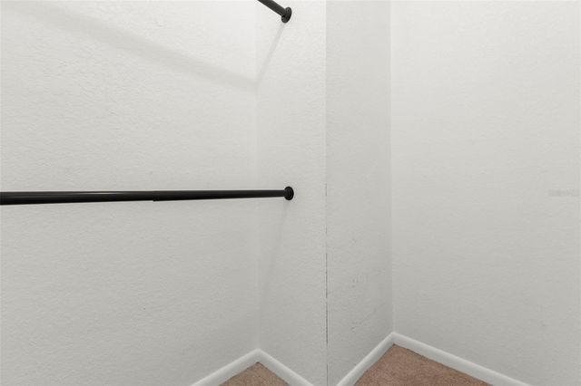 911 W CANDLEWOOD AVENUE, Tampa, FL 33603