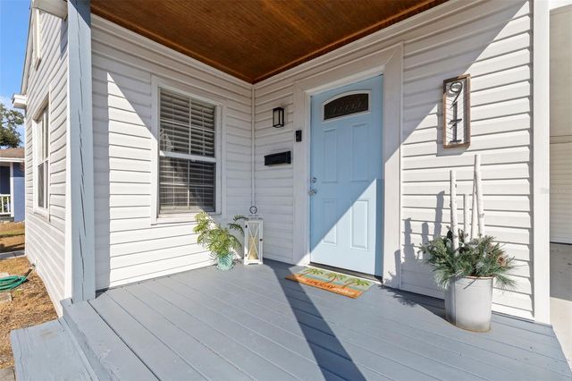 911 W CANDLEWOOD AVENUE, Tampa, FL 33603