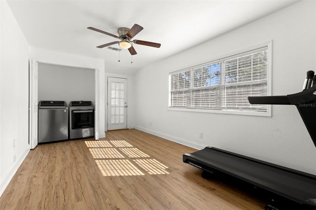 911 W CANDLEWOOD AVENUE, Tampa, FL 33603