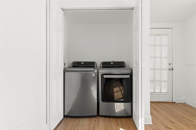 911 W CANDLEWOOD AVENUE, Tampa, FL 33603