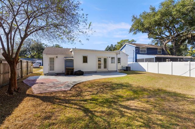 911 W CANDLEWOOD AVENUE, Tampa, FL 33603