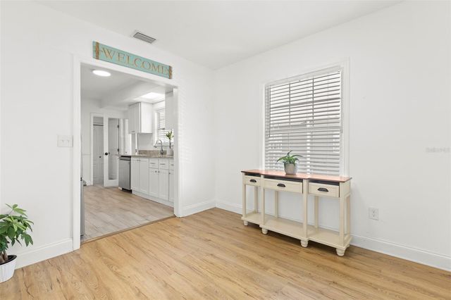 911 W CANDLEWOOD AVENUE, Tampa, FL 33603