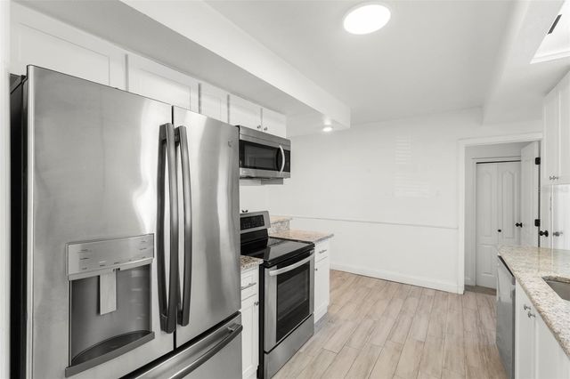 911 W CANDLEWOOD AVENUE, Tampa, FL 33603