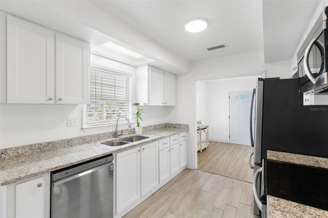 911 W CANDLEWOOD AVENUE, Tampa, FL 33603