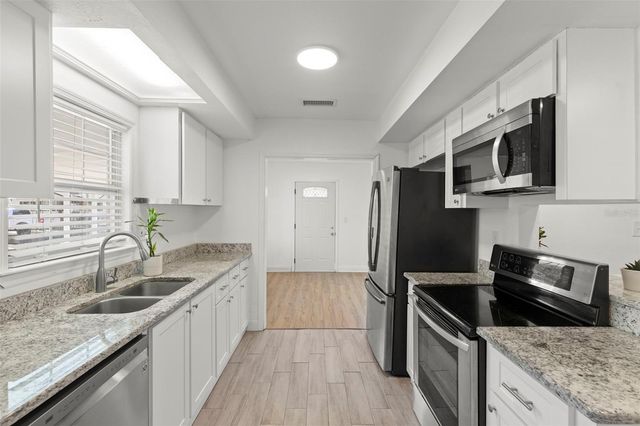 911 W CANDLEWOOD AVENUE, Tampa, FL 33603