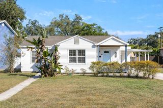 911 W CANDLEWOOD AVENUE, Tampa, FL 33603
