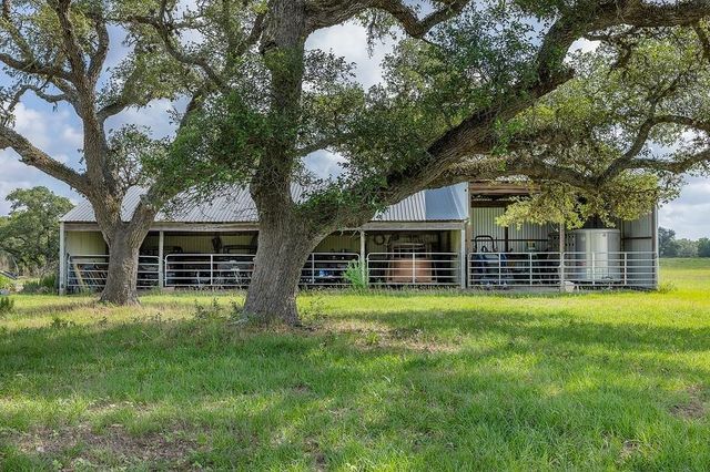 1561 County Road 154, Weimar, TX 78934