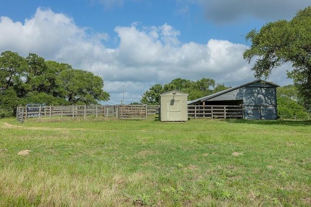 1561 County Road 154, Weimar, TX 78934