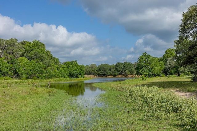 1561 County Road 154, Weimar, TX 78934