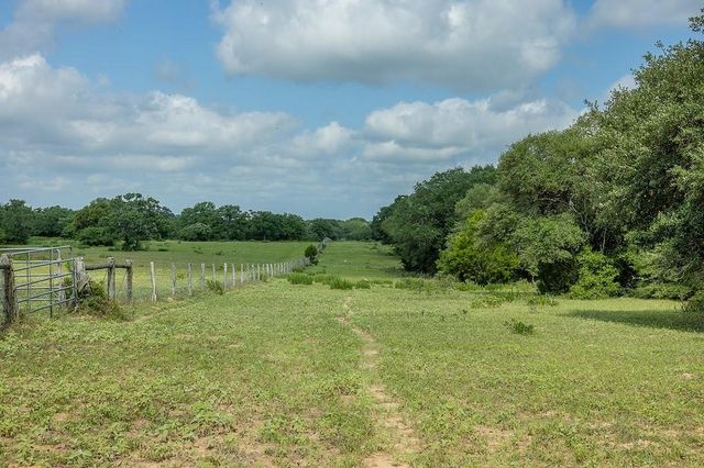 1561 County Road 154, Weimar, TX 78934