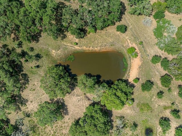 1561 County Road 154, Weimar, TX 78934