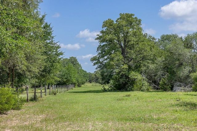 1561 County Road 154, Weimar, TX 78934