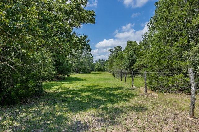 1561 County Road 154, Weimar, TX 78934