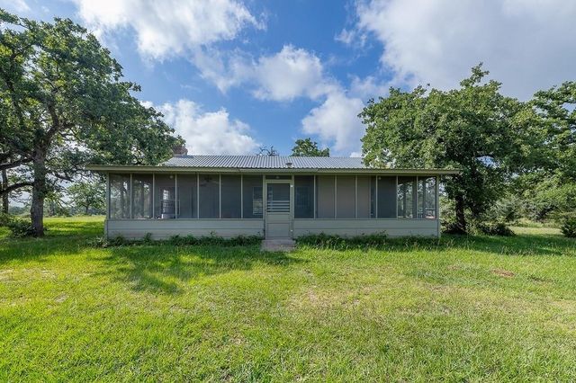 1561 County Road 154, Weimar, TX 78934