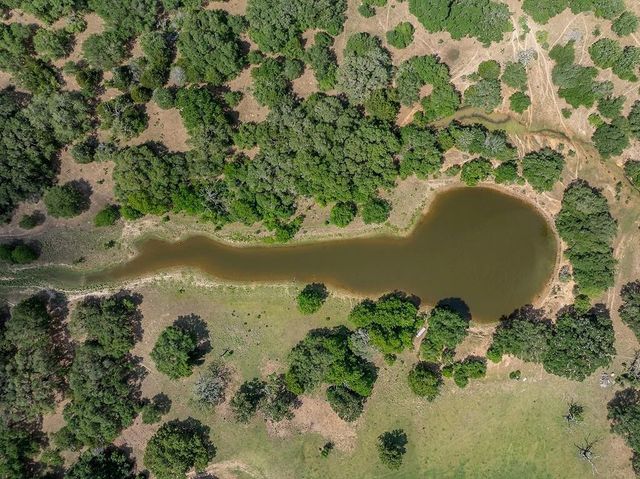 1561 County Road 154, Weimar, TX 78934
