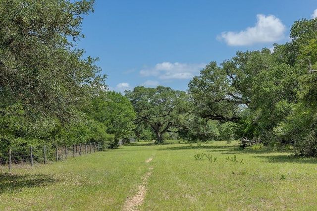 1561 County Road 154, Weimar, TX 78934