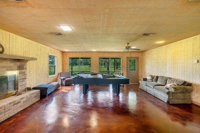 1561 County Road 154, Weimar, TX 78934