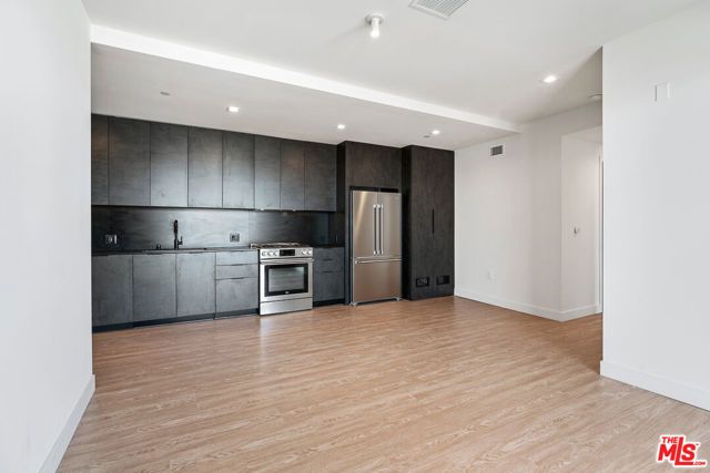 3667 Keystone Avenue 325, Los Angeles, CA 90034