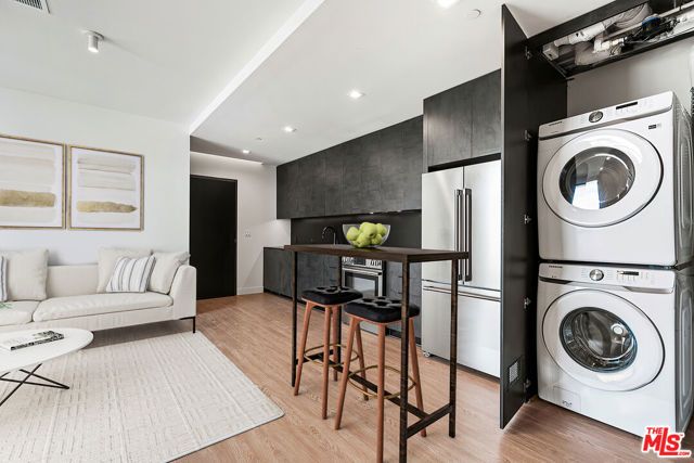 3667 Keystone Avenue 325, Los Angeles, CA 90034