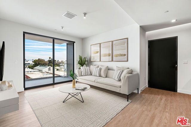 3667 Keystone Avenue 325, Los Angeles, CA 90034