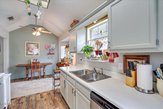 1818 Cape Cove, Richland, MS 39218