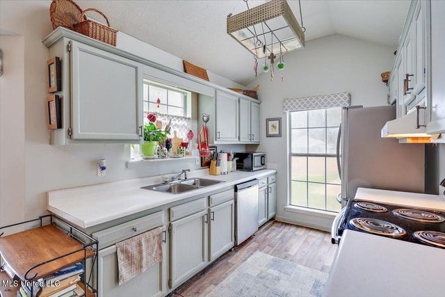 1818 Cape Cove, Richland, MS 39218