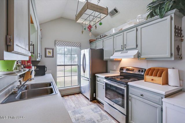 1818 Cape Cove, Richland, MS 39218