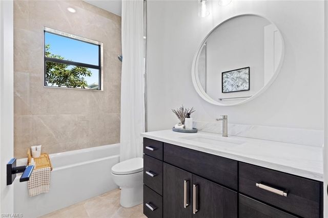 240 Allamanda WAY, Naples, FL 34114