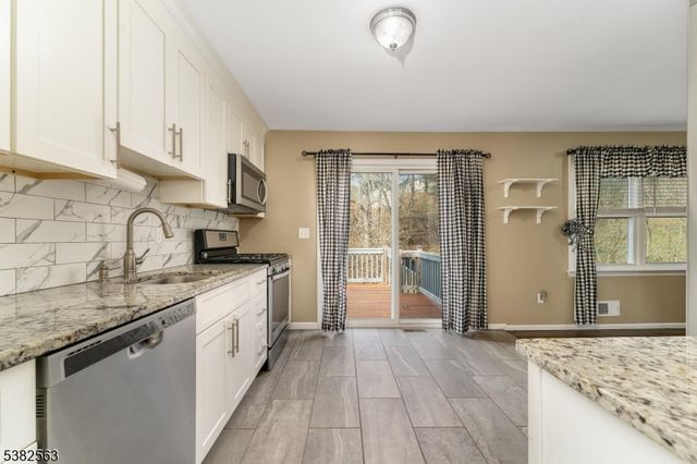 7 Hoffman Rd, High Bridge Boro, NJ 08829