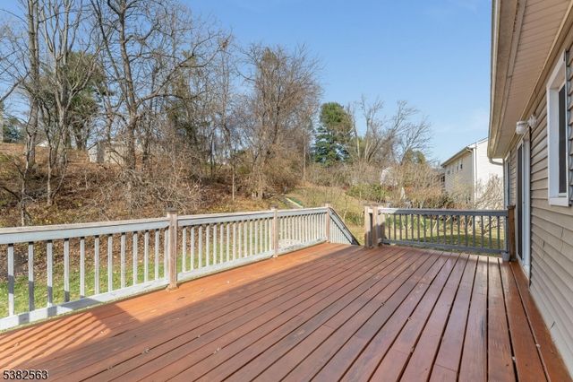 7 Hoffman Rd, High Bridge Boro, NJ 08829