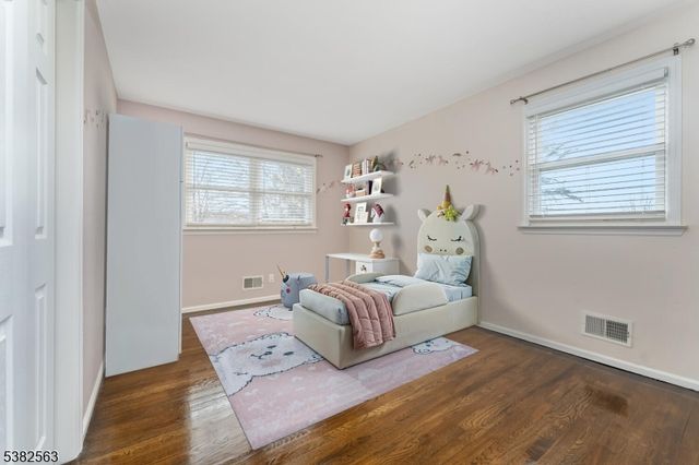 7 Hoffman Rd, High Bridge Boro, NJ 08829