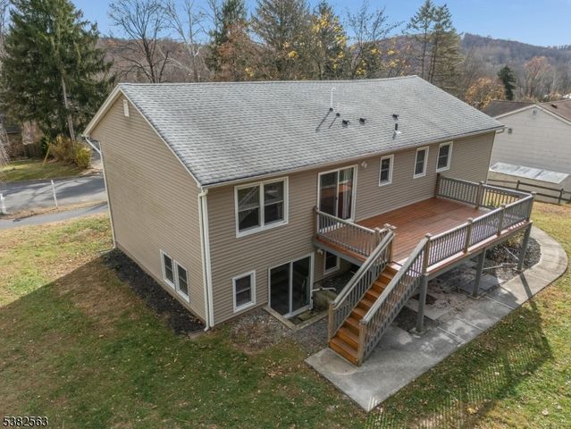 7 Hoffman Rd, High Bridge Boro, NJ 08829